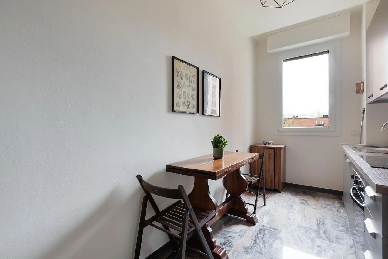 Dergano Comfy Apartment - 250 M Far From M3 Milan