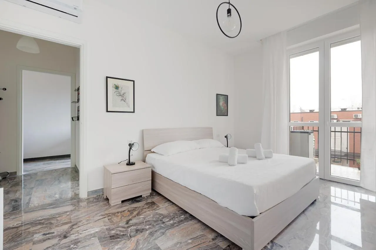 Dergano Comfy Apartment - 250 M Far From M3 Milan Italy