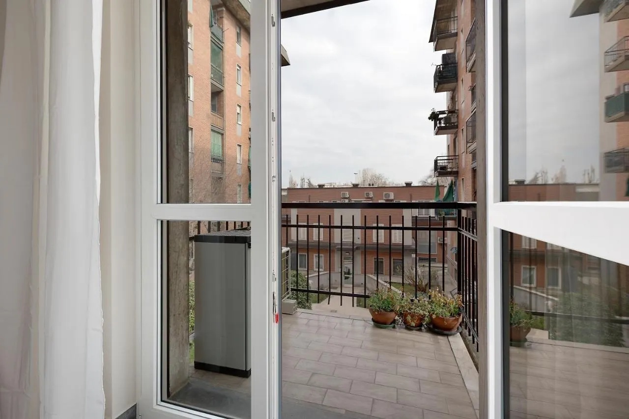 Dergano Comfy Apartment - 250 M Far From M3 Milan Italy
