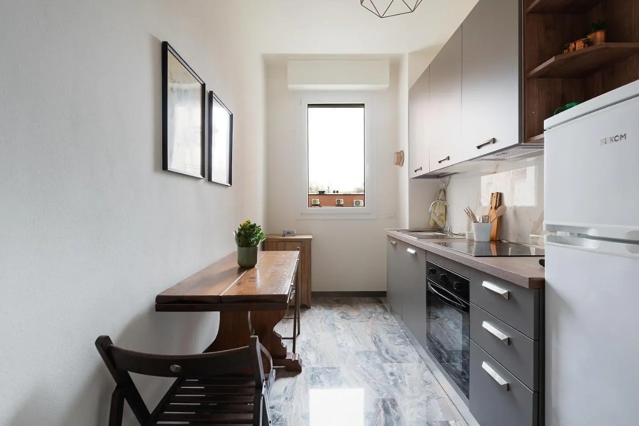 Dergano Comfy Apartment - 250 M Far From M3 Milan