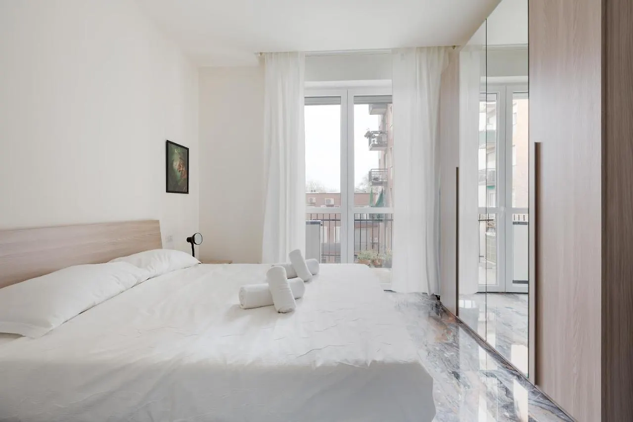 Dergano Comfy Apartment - 250 M Far From M3 Milan Italy